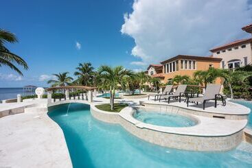 هتل Belizean Cove Estates