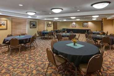 ホテル Best Western Plus Kelly Inn And Suites