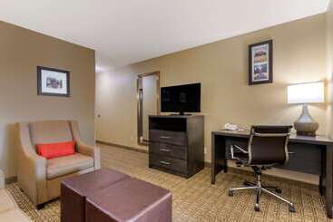 هتل Comfort Inn & Suites Ponca City Near Marland Mansion