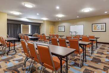 هتل Comfort Suites