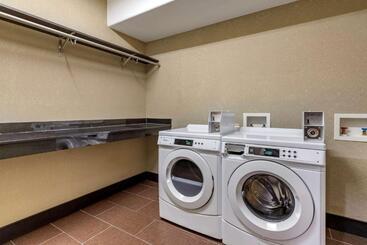 هتل Comfort Suites