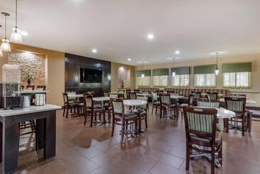 هتل Comfort Suites