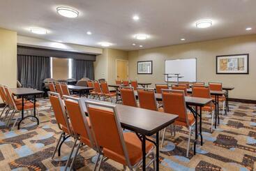 هتل Comfort Suites
