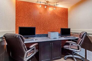 هتل Comfort Suites