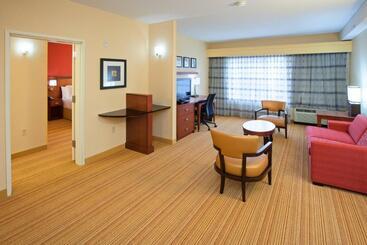هتل Courtyard Louisville Northeast