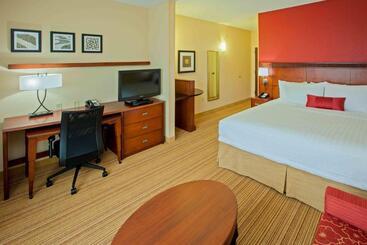 هتل Courtyard Louisville Northeast