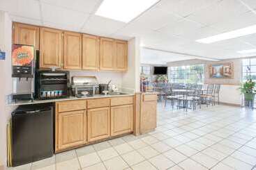 هتل Days Inn By Wyndham Mountain Home