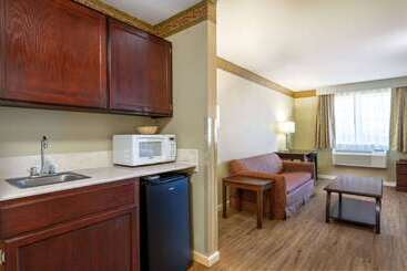 هتل Days Inn By Wyndham Mountain Home