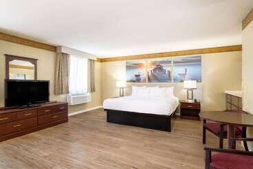هتل Days Inn By Wyndham Mountain Home