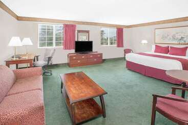 هتل Days Inn By Wyndham Mountain Home