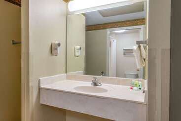 هتل Days Inn By Wyndham Mountain Home