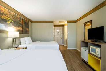 هتل Days Inn By Wyndham Mountain Home