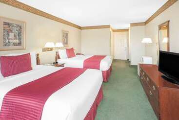 هتل Days Inn By Wyndham Mountain Home