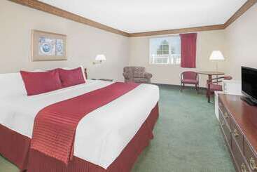 هتل Days Inn By Wyndham Mountain Home
