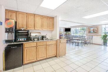 هتل Days Inn By Wyndham Mountain Home