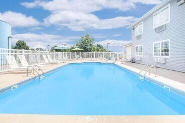 هتل Days Inn By Wyndham Mountain Home