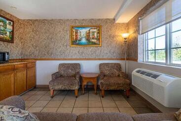 هتل Days Inn By Wyndham Mountain Home