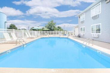هتل Days Inn By Wyndham Mountain Home