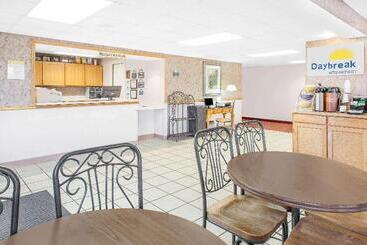 هتل Days Inn By Wyndham Mountain Home
