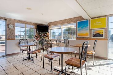 هتل Days Inn By Wyndham Mountain Home