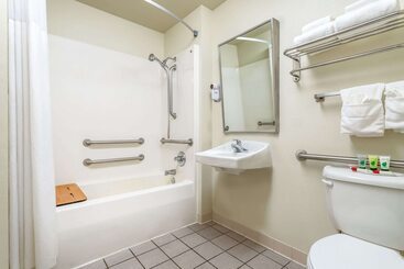 هتل Days Inn By Wyndham Mountain Home