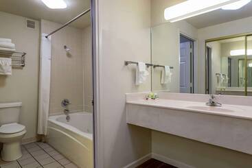 هتل Days Inn By Wyndham Mountain Home