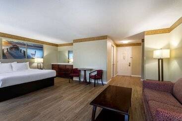 هتل Days Inn By Wyndham Mountain Home