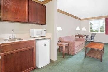 هتل Days Inn By Wyndham Mountain Home