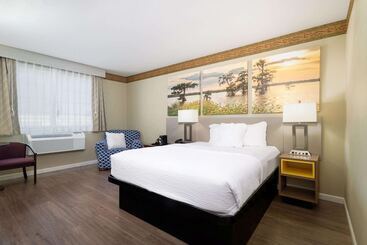 هتل Days Inn By Wyndham Mountain Home