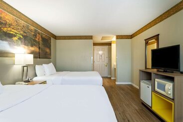 هتل Days Inn By Wyndham Mountain Home