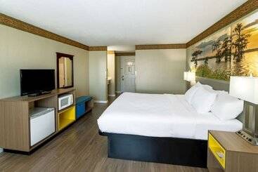 هتل Days Inn By Wyndham Mountain Home