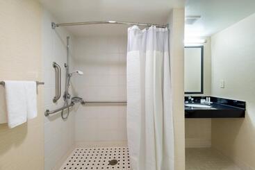 هتل Fairfield Inn & Suites Louisville Downtown