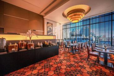 هتل Four Points by Sheraton Bangkok Ploenchit