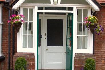 Отель Gatwick Turret Guest House