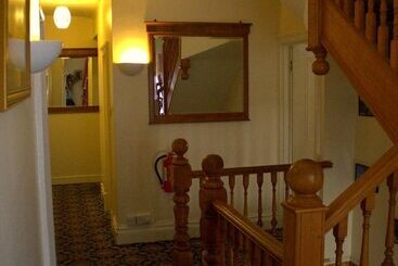 Отель Gatwick Turret Guest House