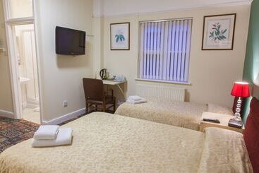 Отель Gatwick Turret Guest House