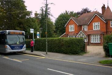 Отель Gatwick Turret Guest House