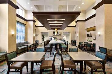 هتل Hampton Inn & Suites Atlanta Airport West/camp Creek Pkwy