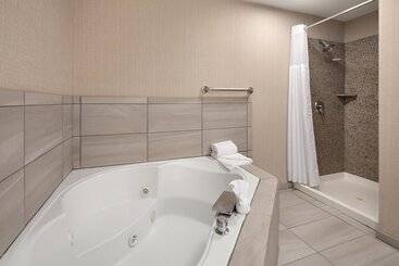 Holiday Inn Express Hotel & Suites Cherry Hills, An Ihg