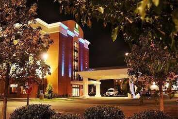 Holiday Inn Express Hotel & Suites Norfolk Airport, An Ihg