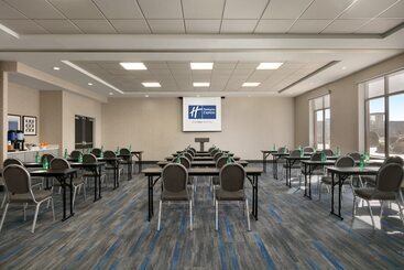 Holiday Inn Express Hotel & Suites Norfolk Airport, An Ihg