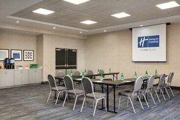 Holiday Inn Express Hotel & Suites Norfolk Airport, An Ihg
