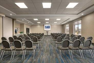 Holiday Inn Express Hotel & Suites Norfolk Airport, An Ihg