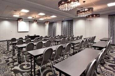 Holiday Inn Express Hotel & Suites Norfolk Airport, An Ihg