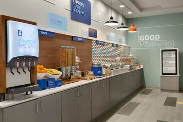 Holiday Inn Express Hotel & Suites Norfolk Airport, An Ihg