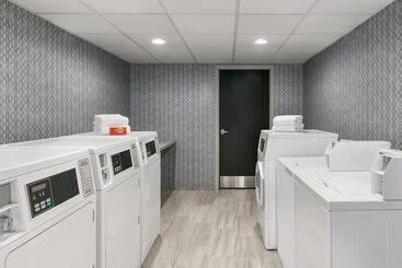 Holiday Inn Express Hotel & Suites Norfolk Airport, An Ihg