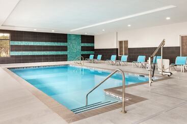 Holiday Inn Express Hotel & Suites Norfolk Airport, An Ihg