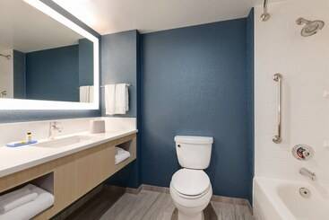 Holiday Inn Express Hotel & Suites Norfolk Airport, An Ihg