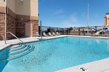 هتل Holiday Inn Express Fresno Northwest   Herndon, An Ihg