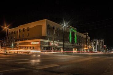 هتل Holiday Inn Omaha Downtown   Waterpark, An Ihg